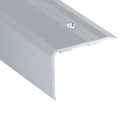 Nez De Marche Strié Percé Jupe Large Alu Incolore 48 X 34 Mm Longueur 3 Mètres Romus 15003 -Célèbre Outillage Magasin 1500